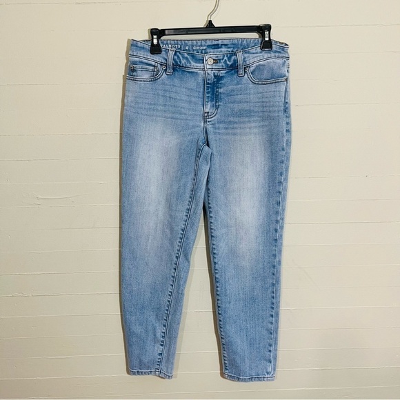 Talbots Flawless Girlfriend Light Wash Jeans SZ 4 Cotton - Picture 2 of 9